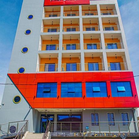 Cofe Hotel Yaoundé Buitenkant foto