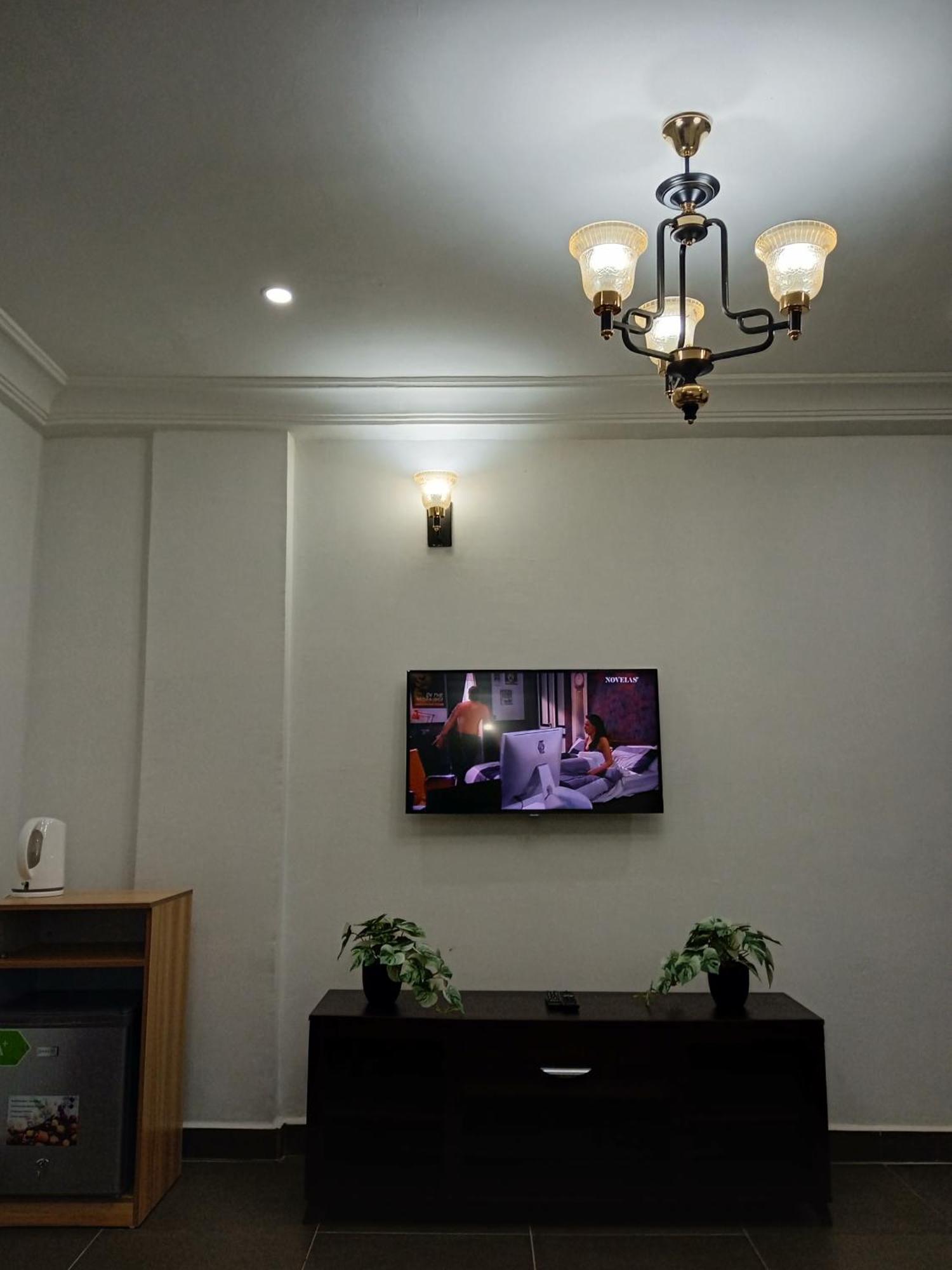Cofe Hotel Yaoundé Buitenkant foto