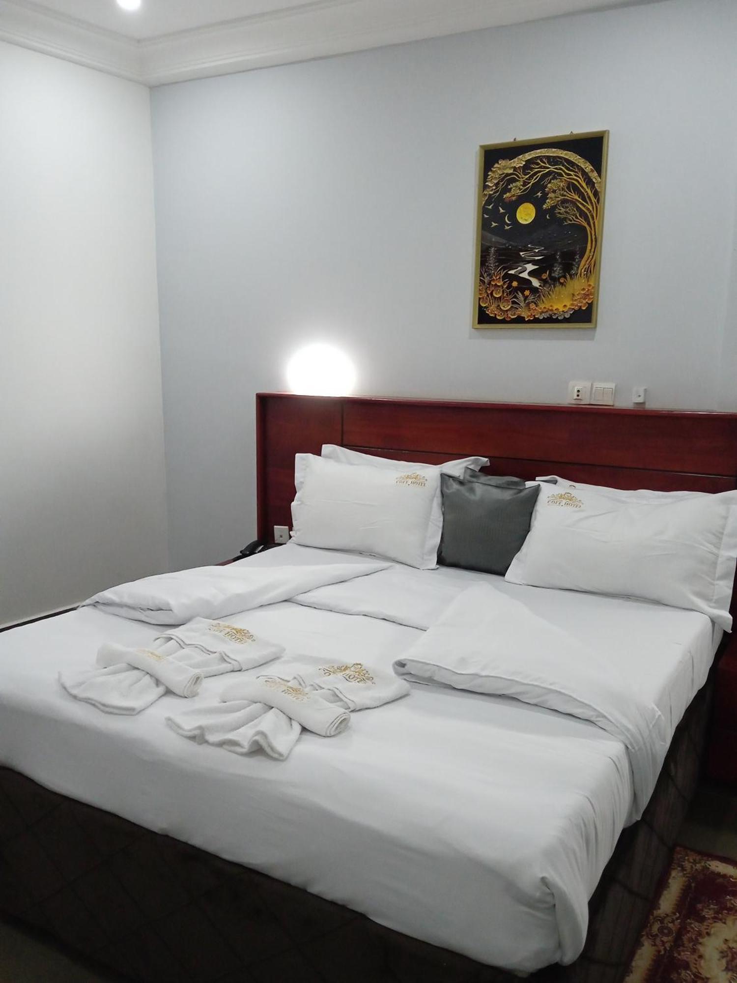Cofe Hotel Yaoundé Buitenkant foto