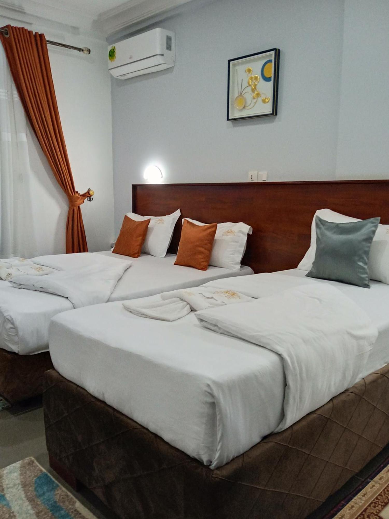 Cofe Hotel Yaoundé Buitenkant foto