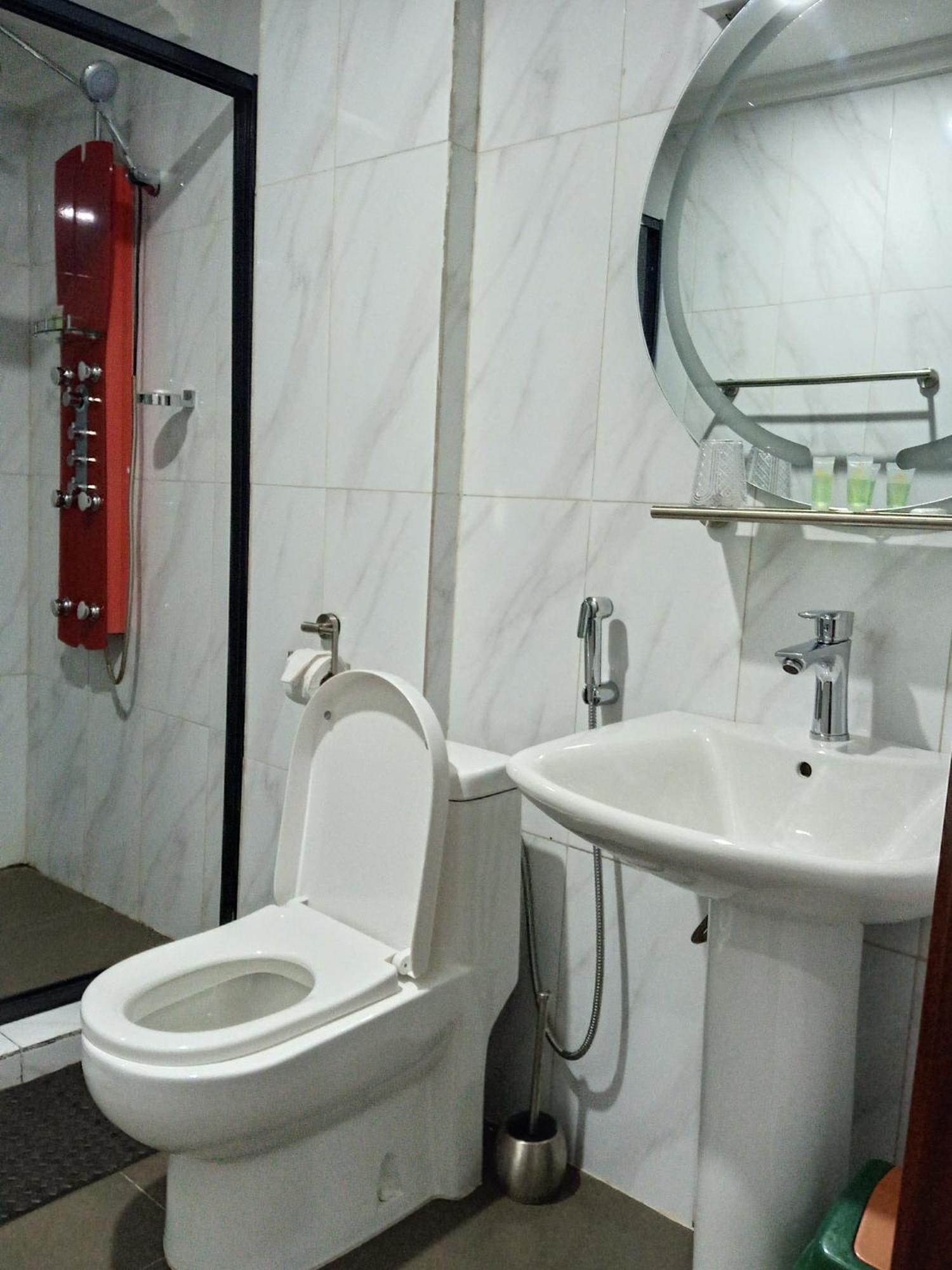 Cofe Hotel Yaoundé Buitenkant foto