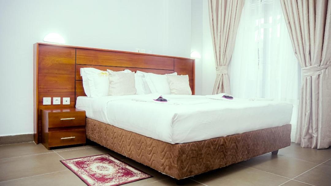 Cofe Hotel Yaoundé Buitenkant foto