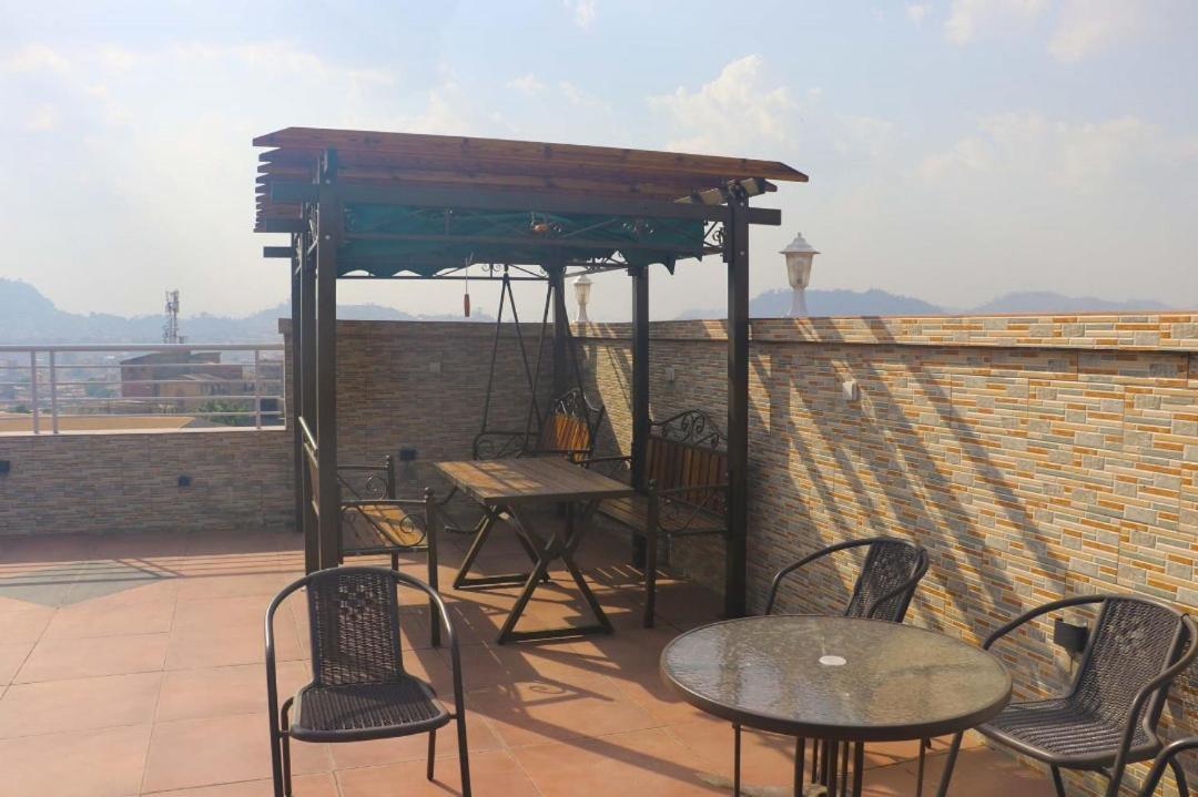 Cofe Hotel Yaoundé Buitenkant foto