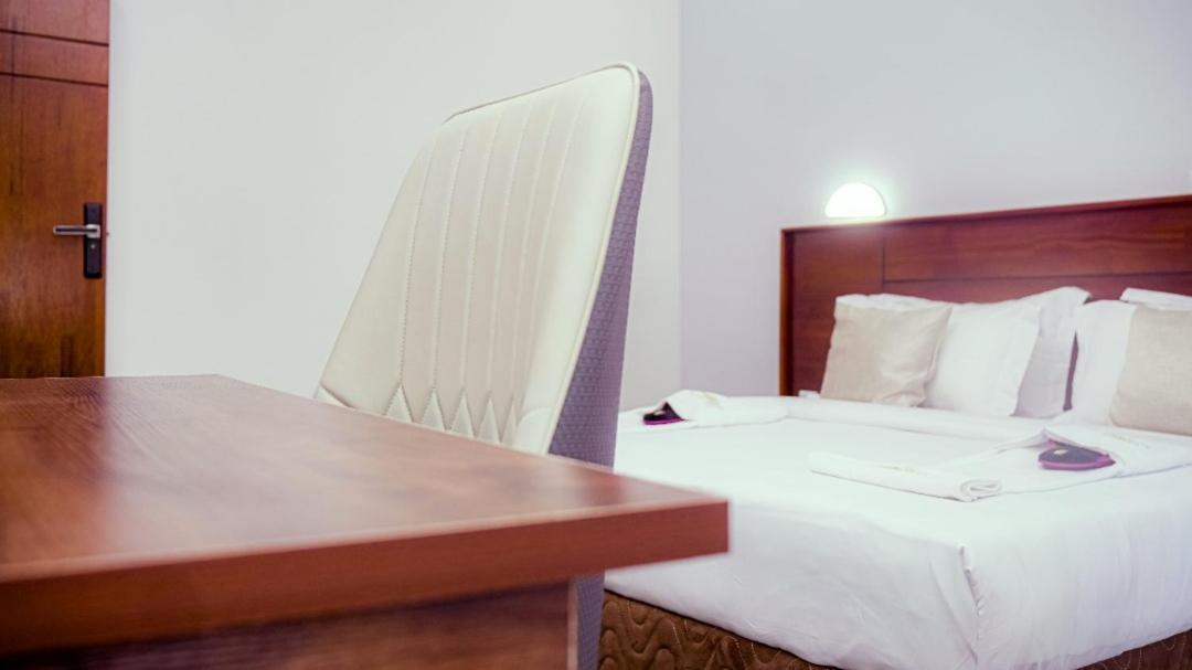 Cofe Hotel Yaoundé Buitenkant foto
