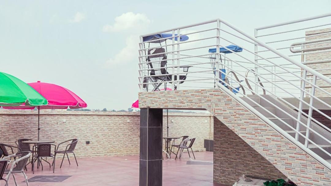 Cofe Hotel Yaoundé Buitenkant foto