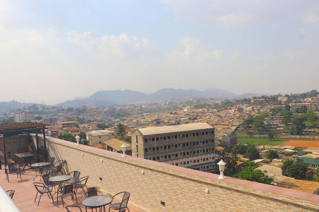 Cofe Hotel Yaoundé Buitenkant foto