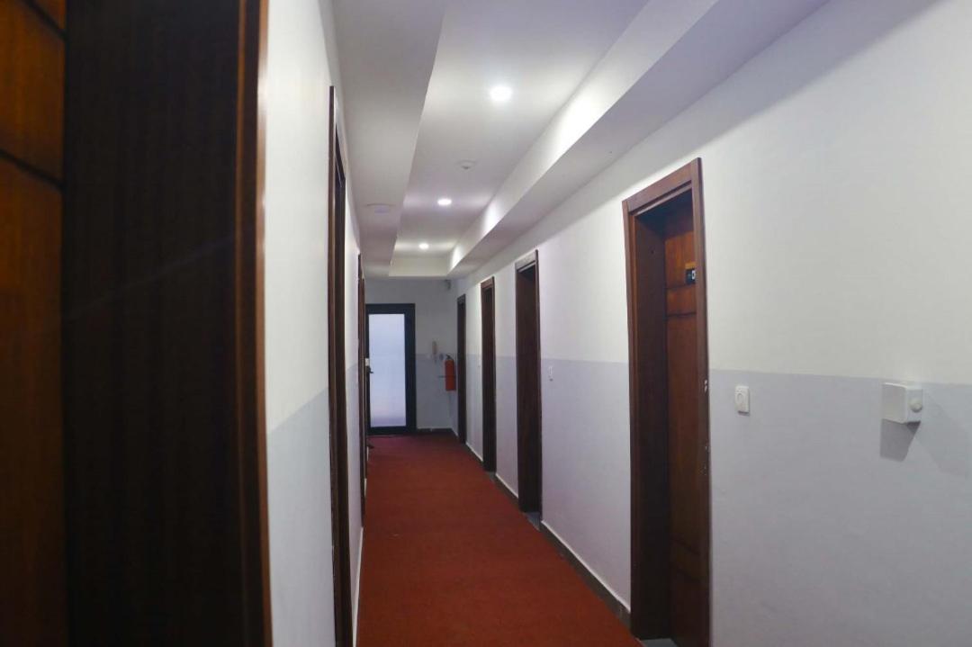 Cofe Hotel Yaoundé Buitenkant foto