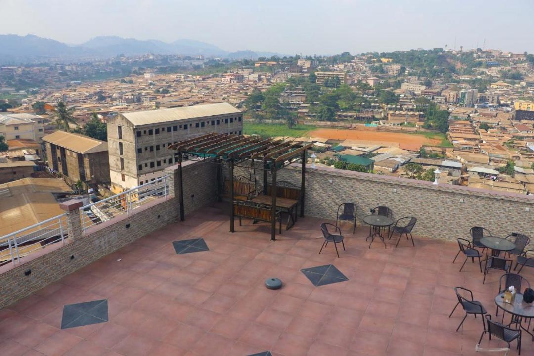 Cofe Hotel Yaoundé Buitenkant foto